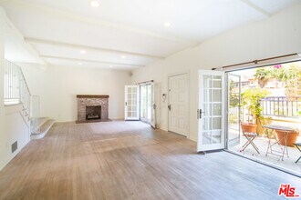 260 S El Camino Dr in Beverly Hills, CA - Building Photo - Building Photo