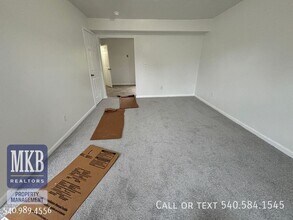 1227 Ruddell Rd in Vinton, VA - Building Photo - Building Photo