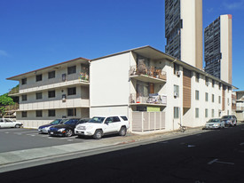 2575-2577 Laau St Apartments