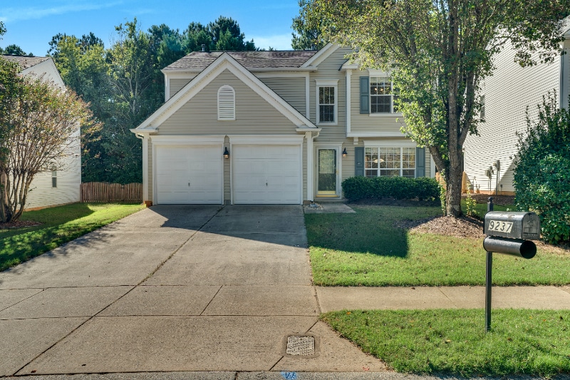9237 Bellegarde Dr in Charlotte, NC - Building Photo