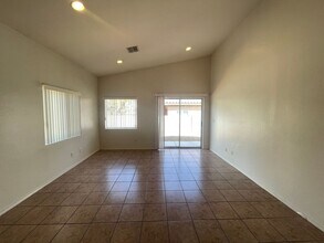 4306 Cottontail Ln in Las Vegas, NV - Building Photo - Building Photo