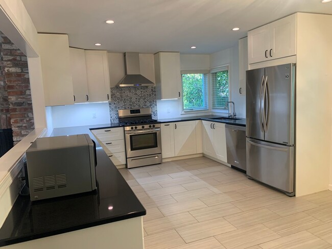 974 Lundy Ln in Los Altos, CA - Building Photo - Building Photo