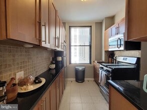 2031 Locust St in Philadelphia, PA - Foto de edificio - Building Photo