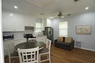 3710 Yellowstone Blvd in Houston, TX - Building Photo - Building Photo