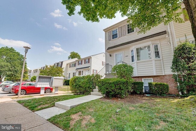 property at 1663 Hart Ct