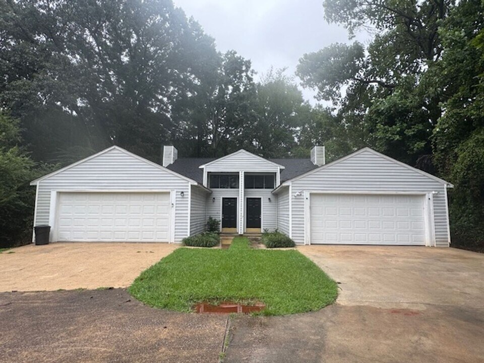 106 Northwoods Dr in Lagrange, GA - Building Photo