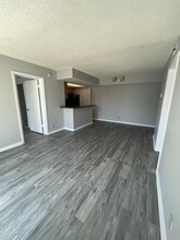 706 Executive Center Dr in West Palm Beach, FL - Building Photo - Building Photo