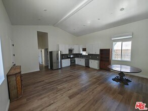 17729 Ludlow St in Los Angeles, CA - Foto de edificio - Building Photo