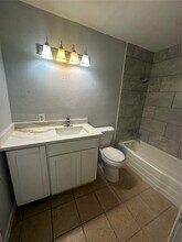 8110 Albacore Dr in Houston, TX - Foto de edificio - Building Photo