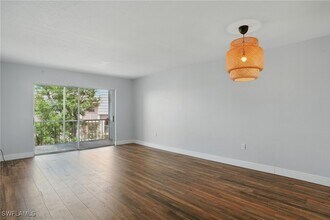 170 Turtle Lake Ct in Naples, FL - Building Photo - Building Photo