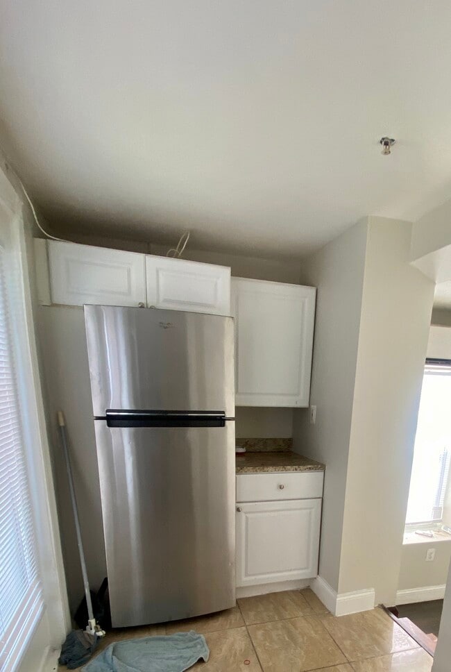 32 Hinckley St, Unit 1R in Somerville, MA - Building Photo - Building Photo