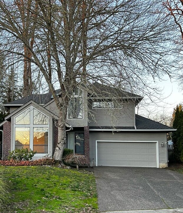 14363 Camden Ln in Lake Oswego, OR - Foto de edificio