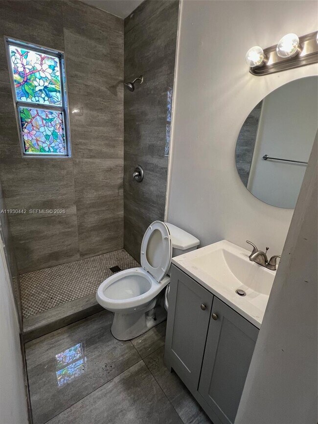 1844 Taft St in Hollywood, FL - Foto de edificio - Building Photo