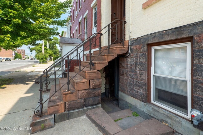 359 Washington Ave in Albany, NY - Building Photo - Building Photo