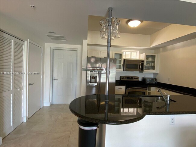 7270 SW 88th St in Kendall, FL - Building Photo - Building Photo
