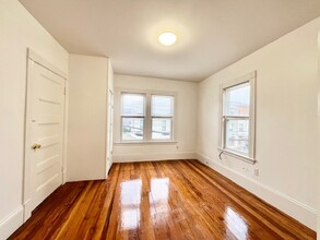 138 Holton St, Unit 2 in Boston, MA - Building Photo - Building Photo