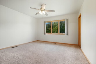 8 Redtail Ct in Coralville, IA - Building Photo - Building Photo