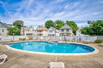 35 Glencoe St, Unit 3 in Boston, MA - Foto de edificio - Building Photo