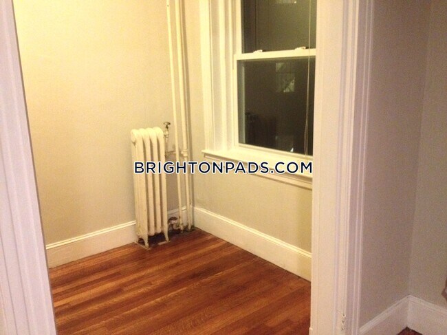 1615 Commonwealth Ave in Boston, MA - Building Photo - Building Photo