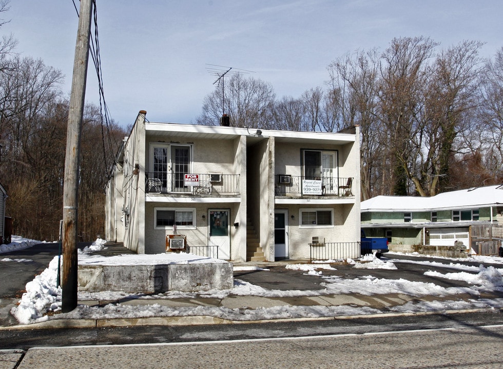 343 W Clements Bridge Rd in Runnemede, NJ - Foto de edificio