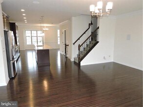 43112 India Wharf Sq in Ashburn, VA - Building Photo - Building Photo