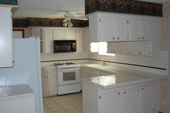 1815 Nightingale Cir in Mcalester, OK - Building Photo - Building Photo