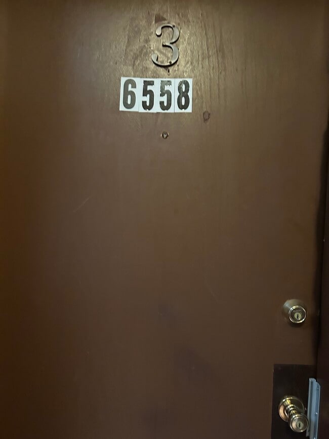 6558 S Western Ave Apartments and Nearby Chicago Apartments For Rent