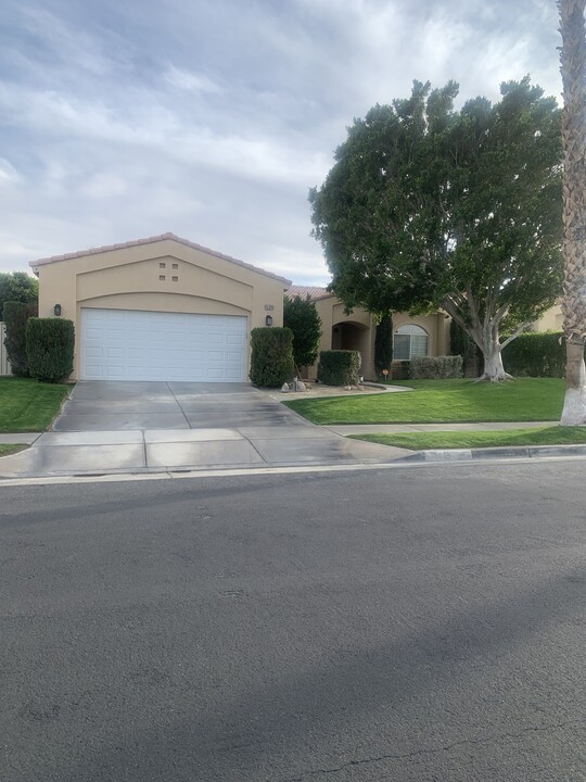 68369 Santiago Rd in Cathedral City, CA - Building Photo