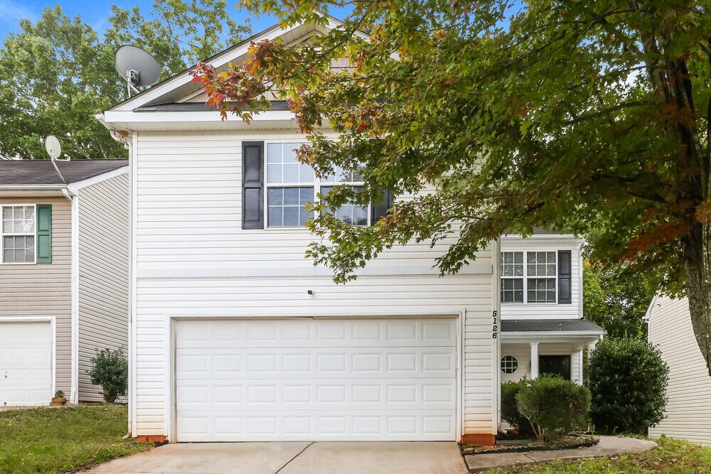 5126 Grays Ridge Dr in Charlotte, NC - Building Photo