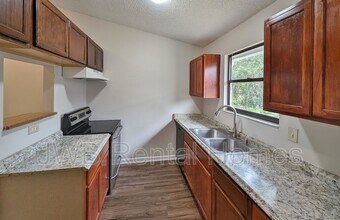 7635 Indian Lakes Dr in Jacksonville, FL - Building Photo - Building Photo