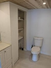 605 NE 27th St in Wilton Manors, FL - Foto de edificio - Building Photo