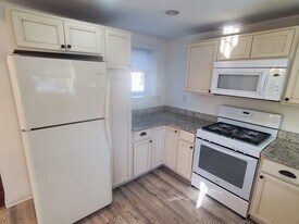 112 Front St in Weymouth, MA - Building Photo