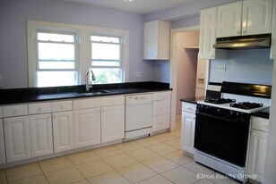 95 Undine Rd, Unit 3 in Boston, MA - Building Photo