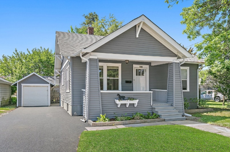 1059 Larkin Ave in Elgin, IL - Building Photo