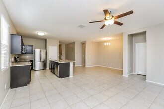 4976 E Smoky Quartz Rd in San Tan Valley, AZ - Foto de edificio - Building Photo