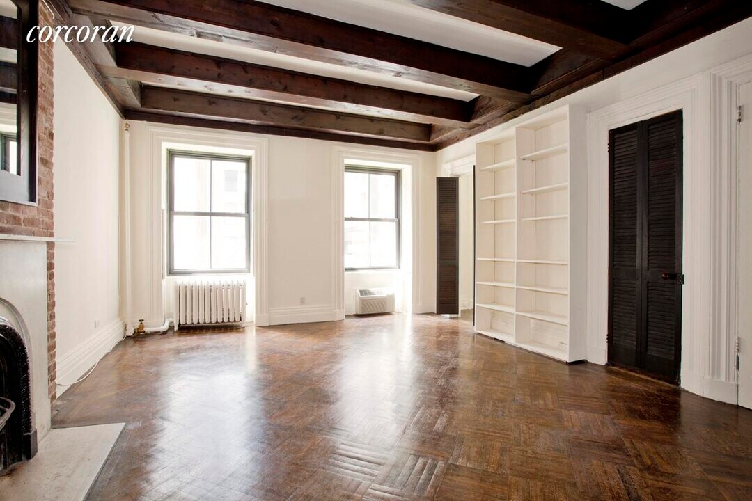 109 E 19th St-Unit -: 4F in New York, NY - Building Photo