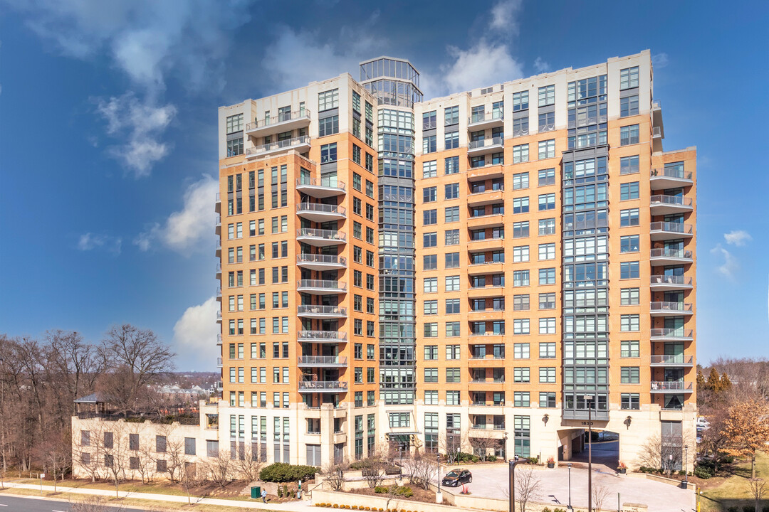 The Paramount in Reston, VA - Foto de edificio