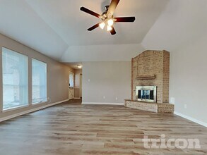 7206 Sonnet Glen Ln in Houston, TX - Foto de edificio - Building Photo