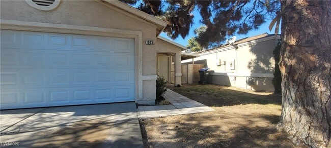 1915 Winter Hill St in Las Vegas, NV - Building Photo - Building Photo