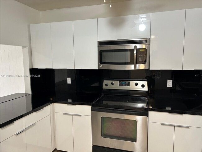 9430 Live Oak Pl in Davie, FL - Building Photo - Building Photo