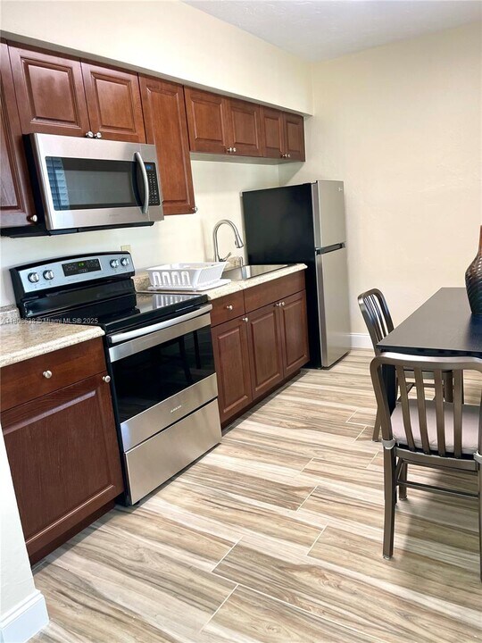 326 Roosevelt St in Hollywood, FL - Building Photo