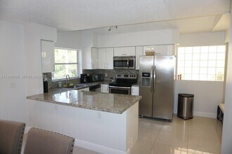 1057 SE 6th Ave in Dania Beach, FL - Building Photo - Building Photo