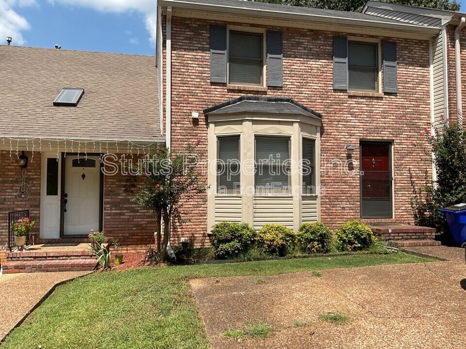 206 Hillsboro Cir in Florence, AL - Building Photo