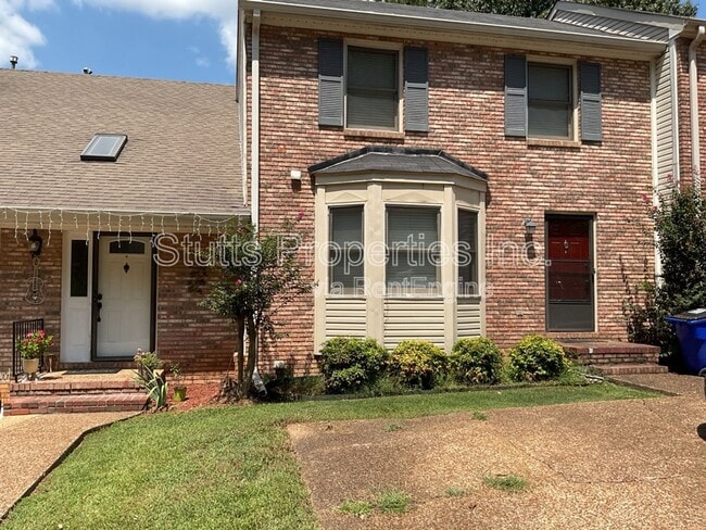 property at 206 Hillsboro Cir