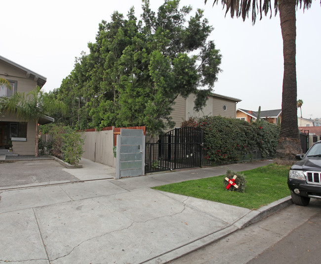 1315 N Hobar in Los Angeles, CA - Foto de edificio - Building Photo