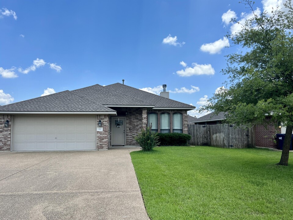 952 Dove Landing Ave in College Station, TX - Foto de edificio