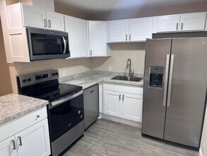 2850 Hinda Rd in Palm Beach Gardens, FL - Foto de edificio - Building Photo