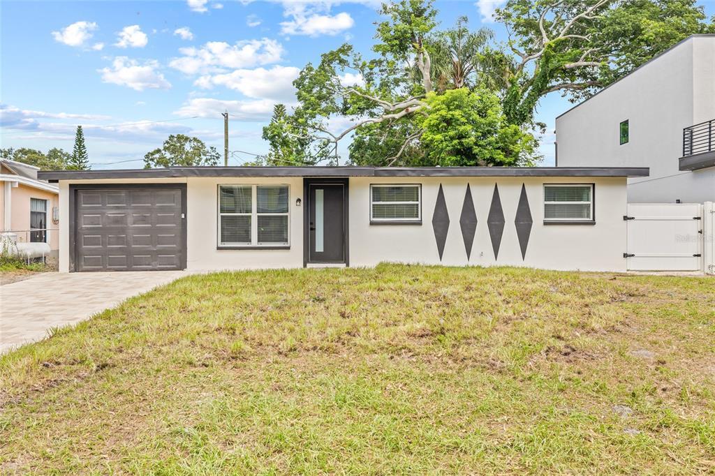 2134 Catalina Dr in Clearwater, FL - Building Photo