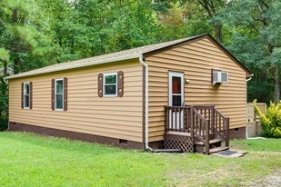 2261 Ives Ln in Richmond, VA - Building Photo