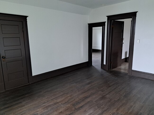 261 Maple St, Unit 3rd Floor in New Britain, CT - Foto de edificio - Building Photo